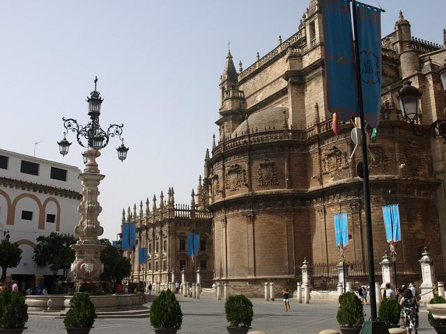 plaza Virgen de los Reyes
