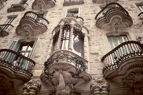 Дом Кальвет в Барселоне